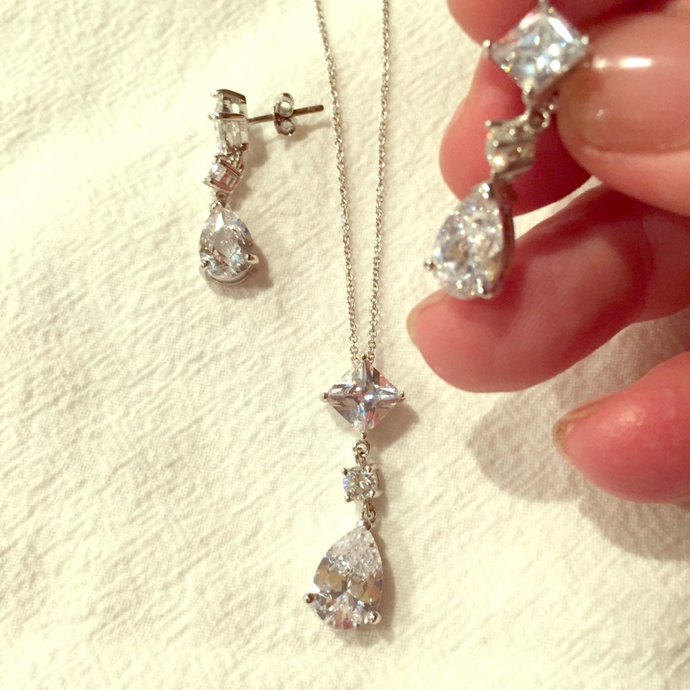Cocktail necklace w/drop earrings - Picture 1 of 1
